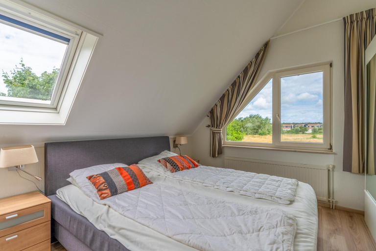 Room 5, Charming villa with sauna on the water, Texel
