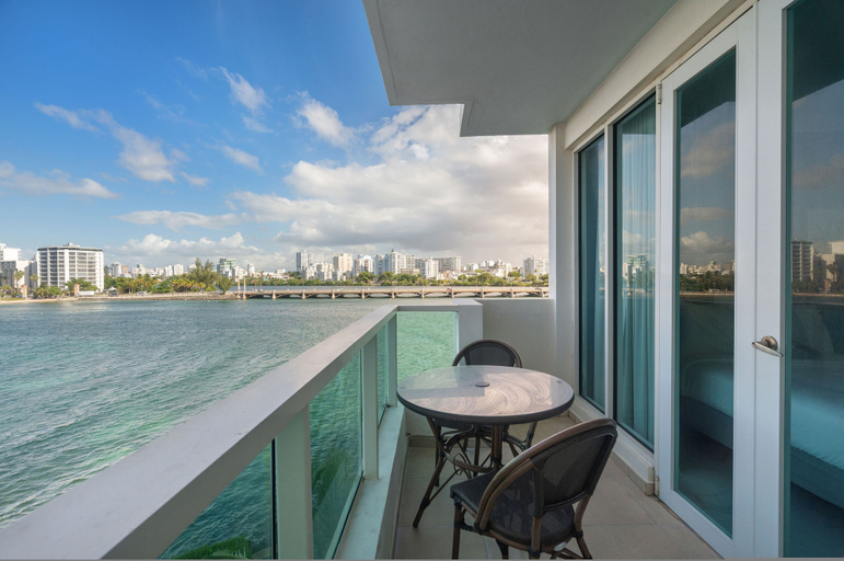 Room 5, Waterside Historic District Sweeping Views