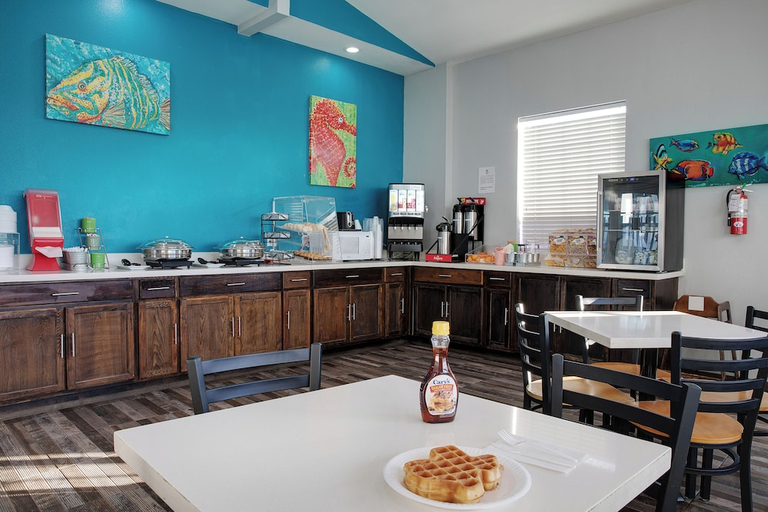Food & Drinks 5, Plantation Suites and Conference Center, Nueces