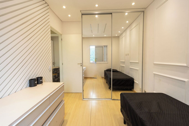 Room 3, Apto c Piscina e Brinquedoteca a 400m da Praia, Guarujá