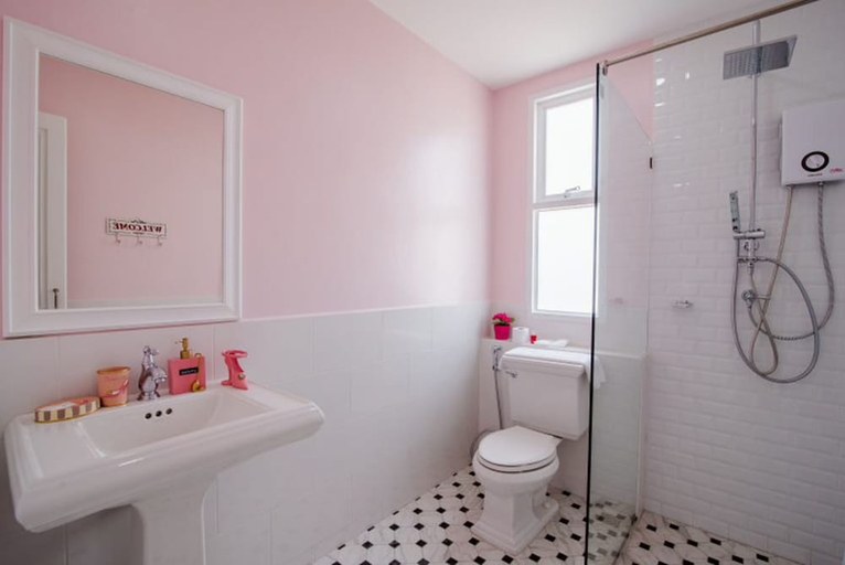 Bathroom 3, Wan Arun Houses, Hua Hin