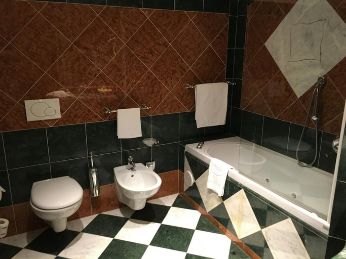 Bathroom, Regina Palace Hotel, Verbano-Cusio-Ossola