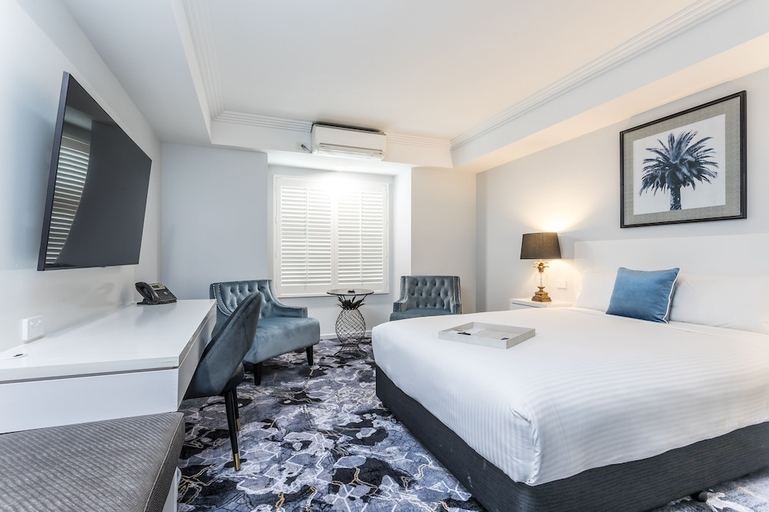 Bedroom 2, Hotel Kingsley, Hamilton