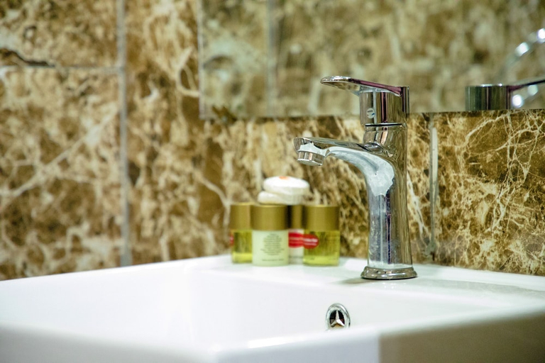 Bathroom 5, Metzy Residence Hotel, Kanifing