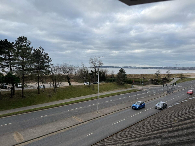 Exterior 4, Bayview 1-bed Swansea Retreat, Swansea