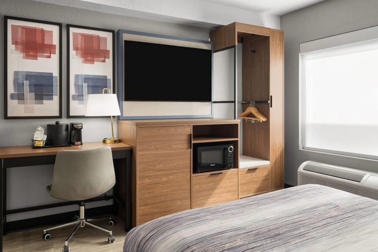 Bedroom 4, AmericInn by Wyndham Urbana, Champaign