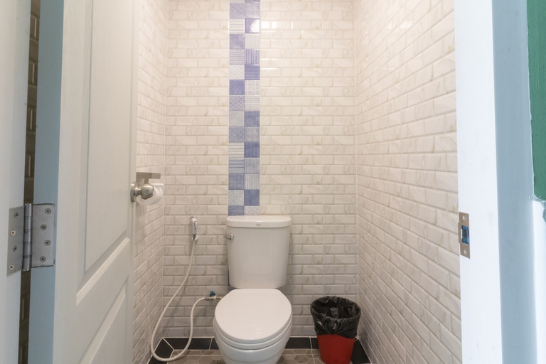 Bathroom 2, Miami Hostel Sukhumvit, Wattana