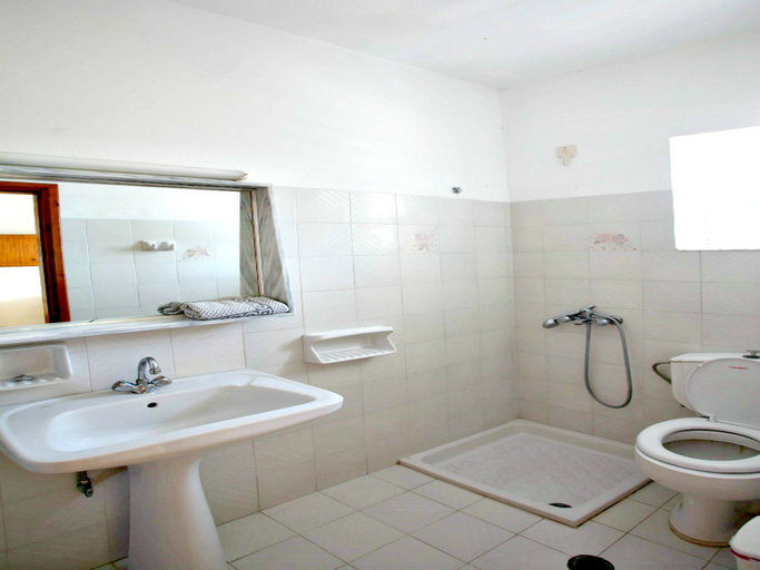 Bathroom 4, Sunlight studios, South Aegean