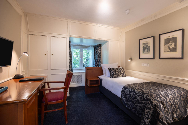 Bedroom 2, Apollofirst boutique hotel Amsterdam, Amsterdam