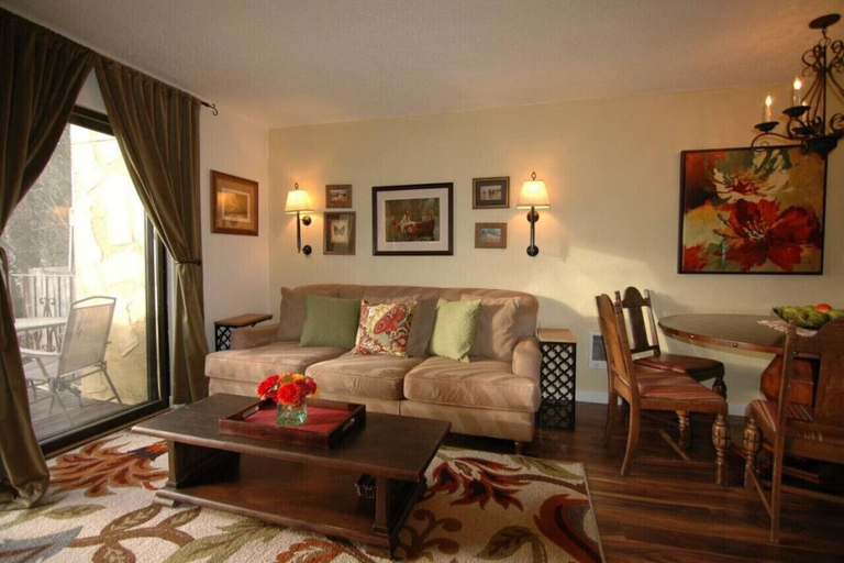 Living area 5, NE 82nd St Redmond, King