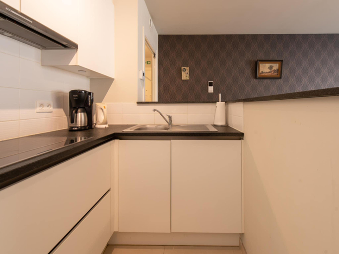 Others 4, Apartment by the Beach in Ostend with Terrace, West-Vlaanderen