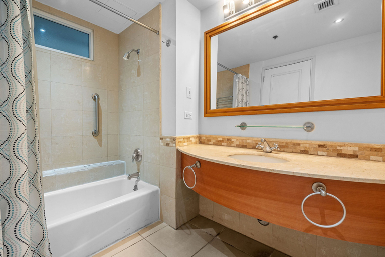 Room 4, Cozy Oceanfront Getaway Balcony Sea View
