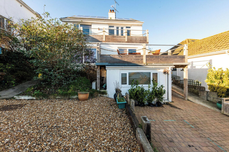 Others 3, 1 Bed Flat - Sleeps 2 - Pets - Balcony - Parking, Cornwall