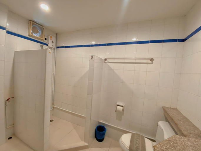 Bathroom, The Cony Apartment, Pattaya