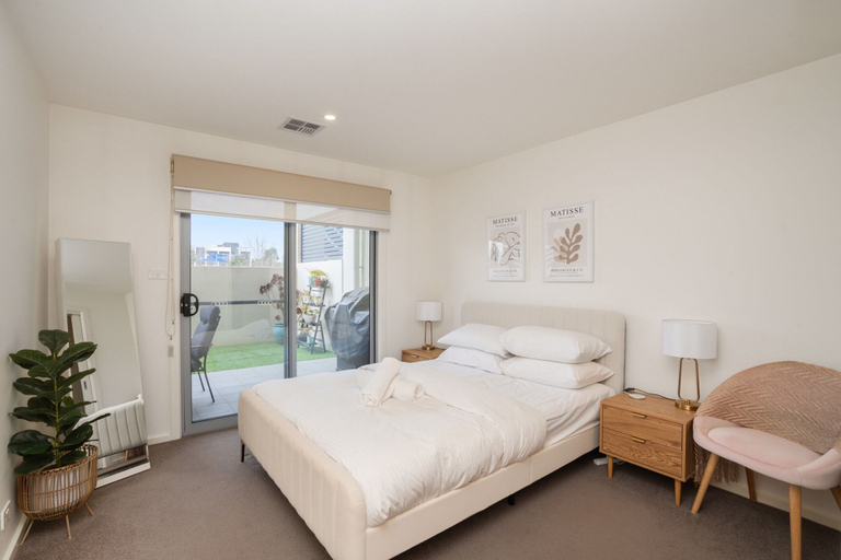 Room 4, Ground Level 1-bed: Courtyard & Alfresco Dining, Canberra