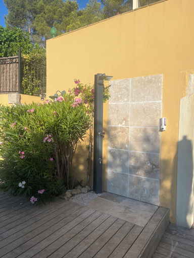 Vichy shower, Villa Oriel Naturiste, Var
