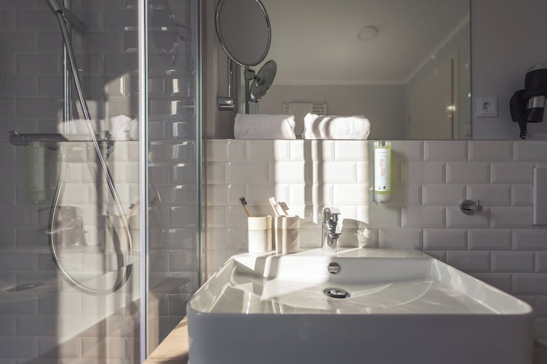 Bathroom 4, Garner Hotel Berlin - Wilmersdorf By IHG, Berlin