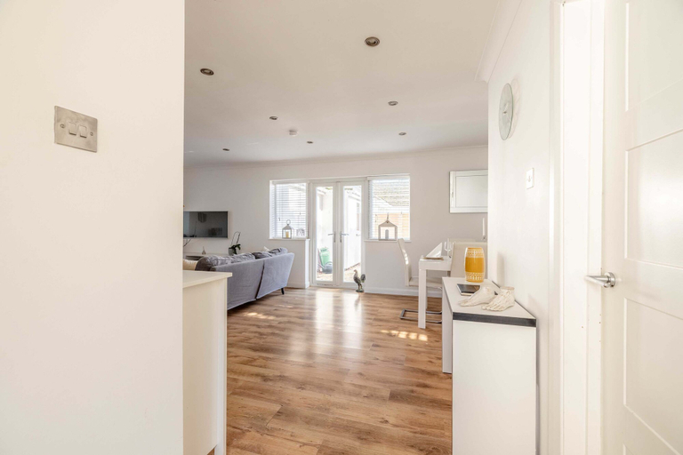 Room 4, Host Stay Meadow Way, Windsor and Maidenhead