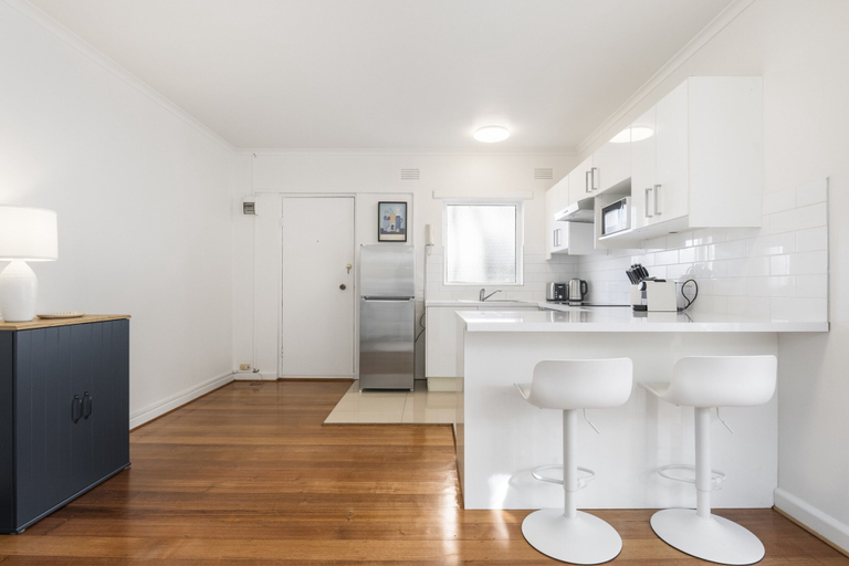 Private kitchen 2, Seaside 1-bed Stay Near Cafes & Attractions, Melbourne