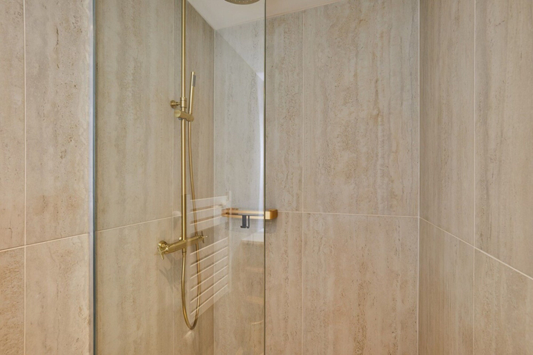 Bathroom 2, Modern air-conditioned apartment - Canal St Martin, Paris