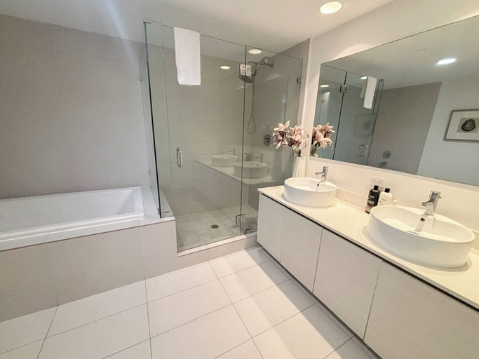 Bathroom 4, Luxury 3-BR Apartment with Stunning City, Broward