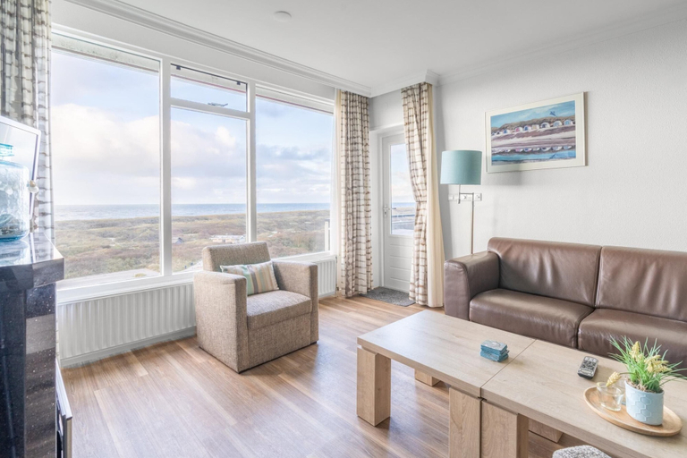 Living room 2, 4 person apartment with sea view, Texel