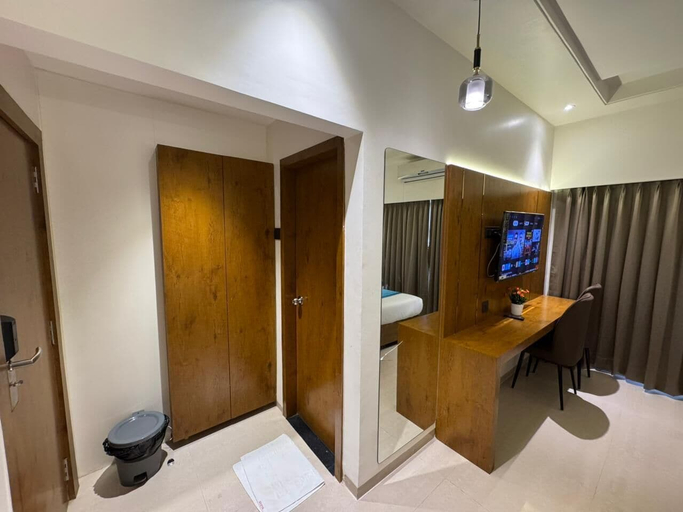 Room 5, Hotel Sai Seeta Palace Newly Renovated, Ahmadnagar
