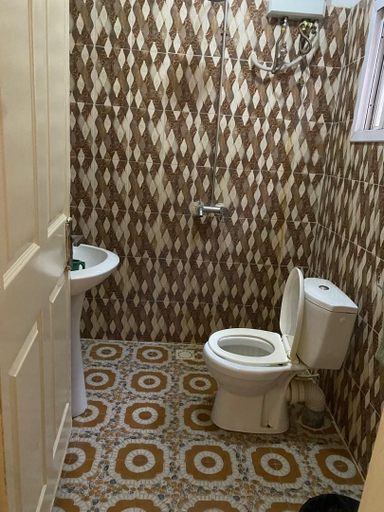 Bathroom, Sukuta Nema Guest House, Kombo Saint Mary