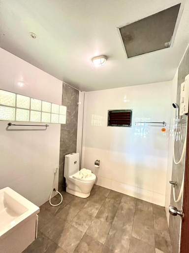 Bathroom 4, The Chevalley Beach Resort, Thung Wa