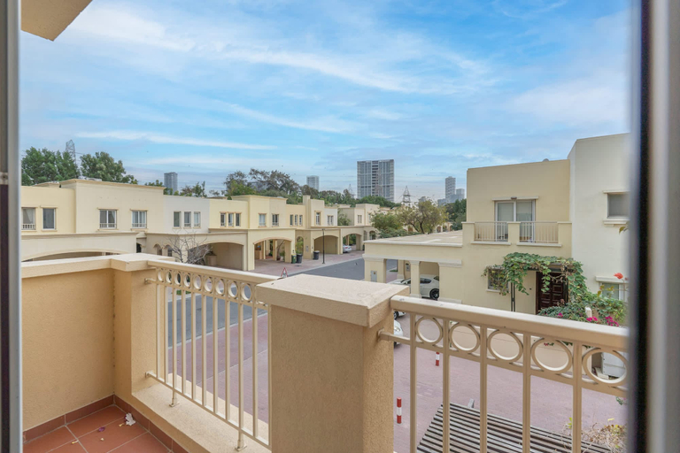 Room 4, Tranquil 3BR Villa in Springs Community - Sleeps 7, Dubai