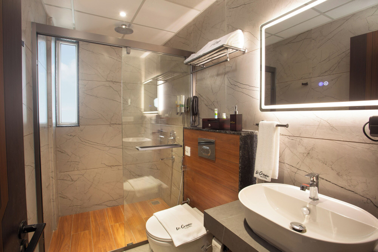 Bathroom 5, Le Crown Hotel, Idukki