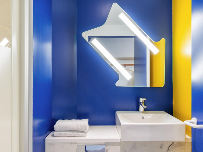 Bathroom 4, Ibis Budget Reims Parc Des Expositions, Marne