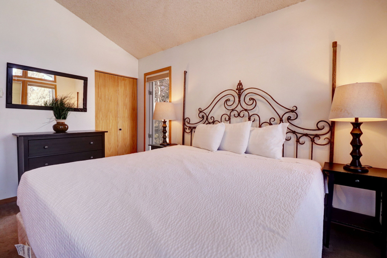 Room 5, Cc301 Cross Creek 2br 2ba 2 Bedroom Condo by RedAwning, Summit