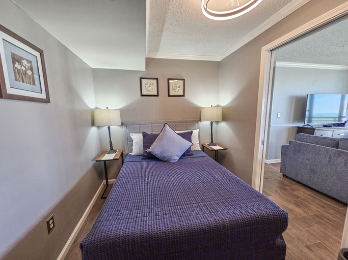 Room 2, 1707 Brighton, impressively remodeled, 3 bedroom ocean view 3 Condo, Horry
