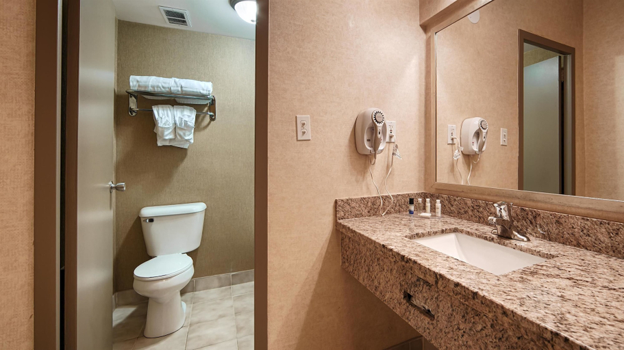 Bathroom 5, Best Western Plus Durham Hotel and Conference Centre, Durham