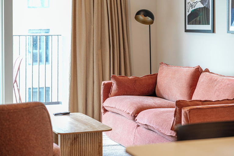Room 4, Stylish One-bed Retreat, London