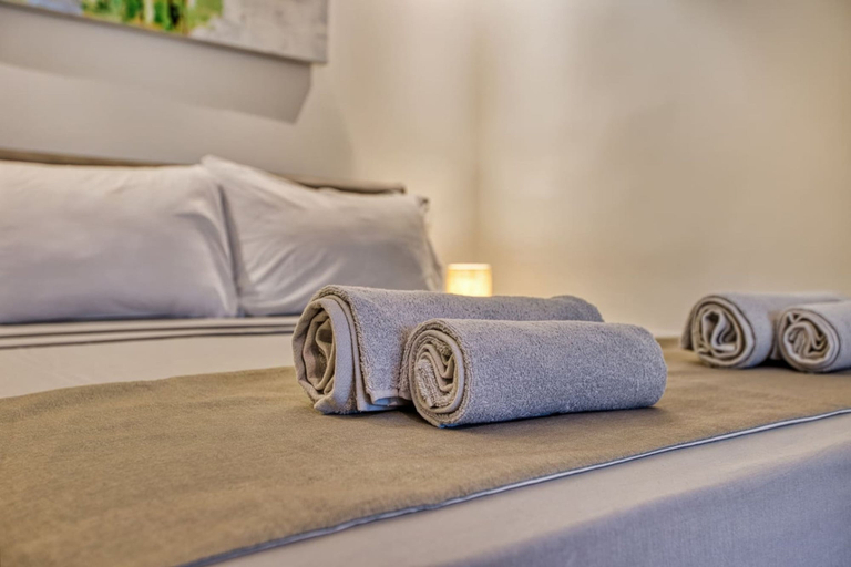 Room 2, Official Mercury Suites With Rooftop Pool Access, St Julian's