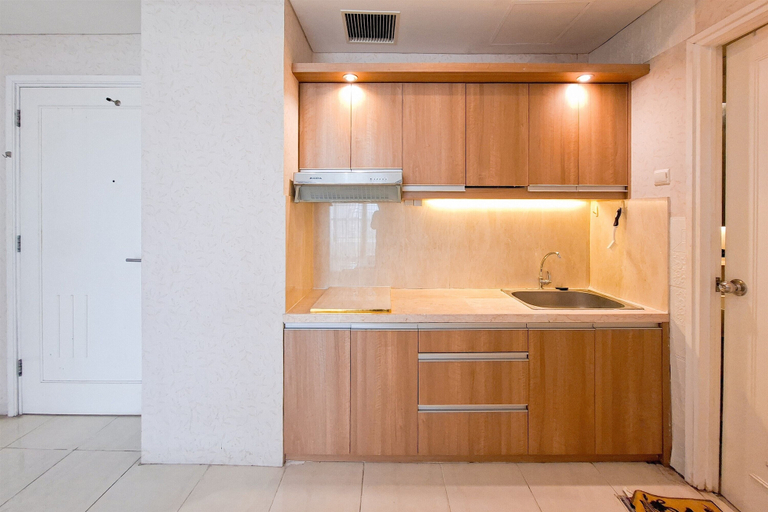 Private kitchen 2, Big And Combined 3Br Apartment Silkwood Residence, Tangerang