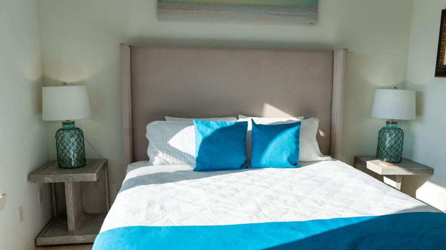 Room 4, Channel Views Private Boat Slip Pool & Patio 3 Bedroom Apts, Cameron
