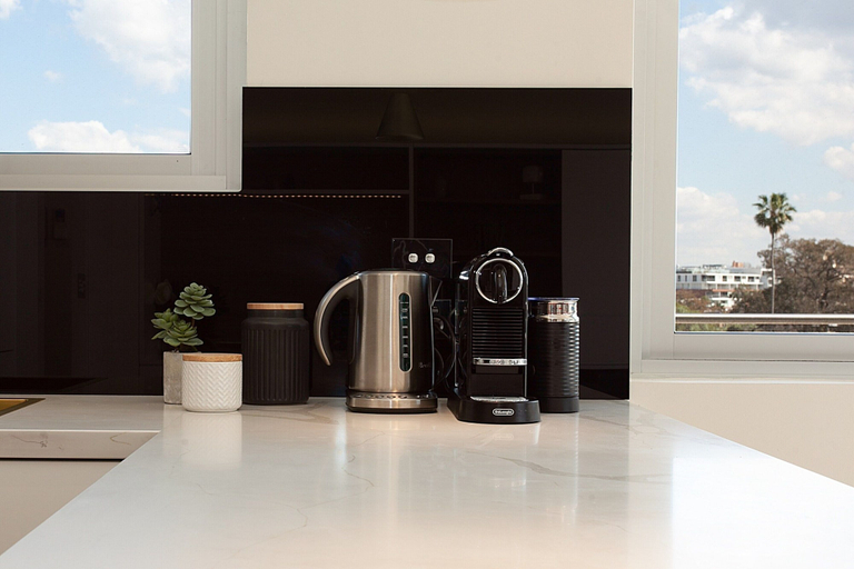 Private kitchen 2, Perfect Located 2-bed With Spacious Balcony & BBQ, Sydney