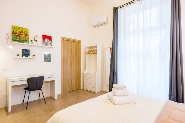 Interior 2, Art Apartment by Napoliapartments, Napoli
