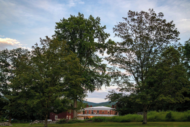 Exterior & Views 2, Cromwell Manor Inn, Orange