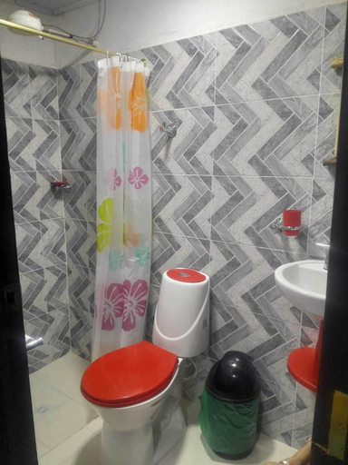 Bathroom 3, Hotel Mahoma, Guicán