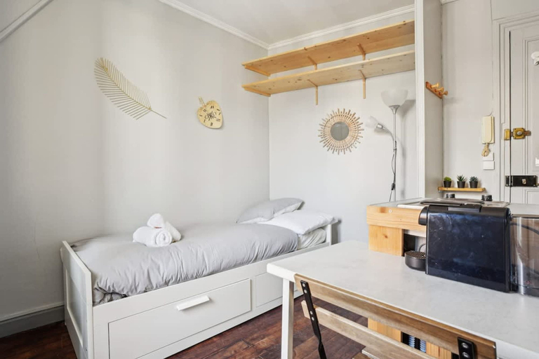 Room 3, Charming Studio- Balcony in Montmartre- Mobility, Paris