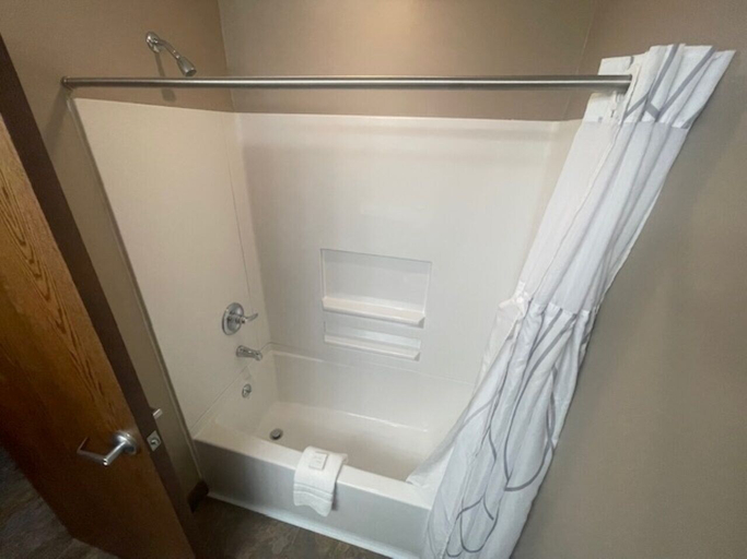 Bathroom 5, Bell's Extended Stay and Suites, Pulaski