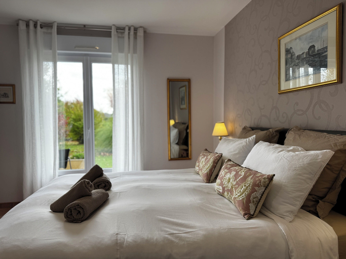 Bedroom 2, Les Vieilles Digues, Manche