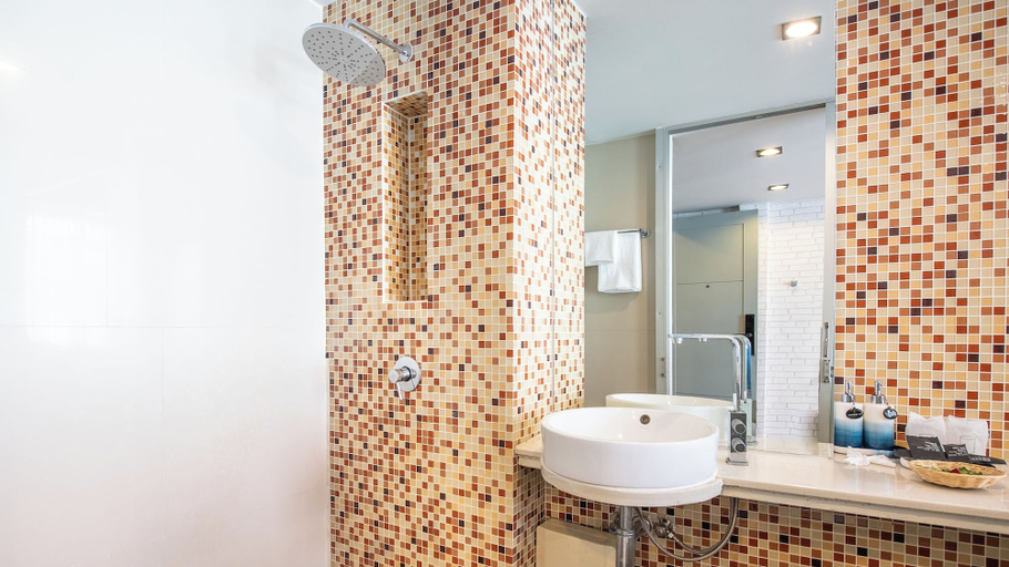 bathroom 5