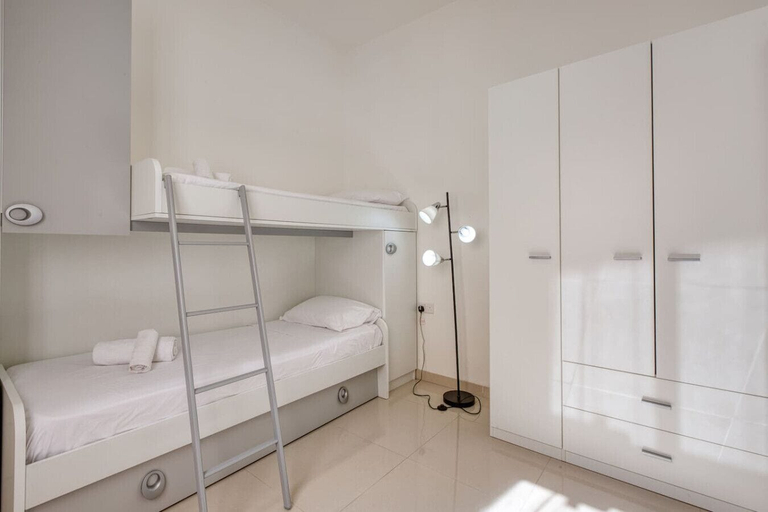 Room 3, Relaxing Xaghra Apartment With BBQ Amenities