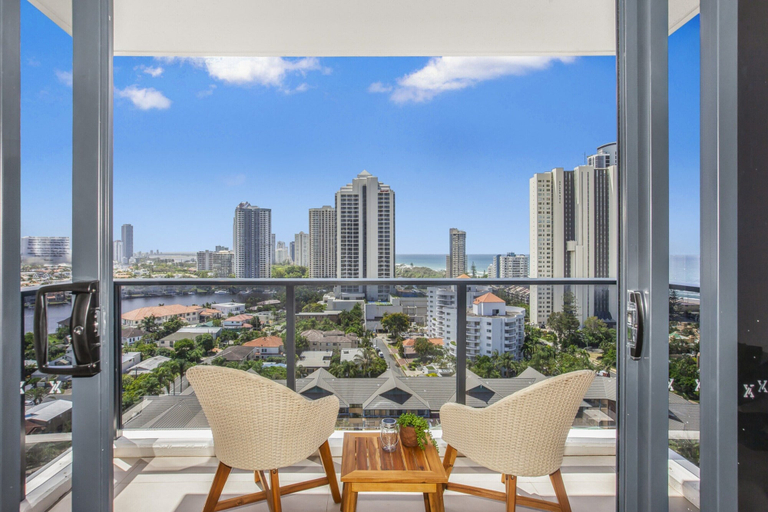 Interior 5, 2-Bed Beach Apartment with Pool, Parking & Balcony, Gold Coast