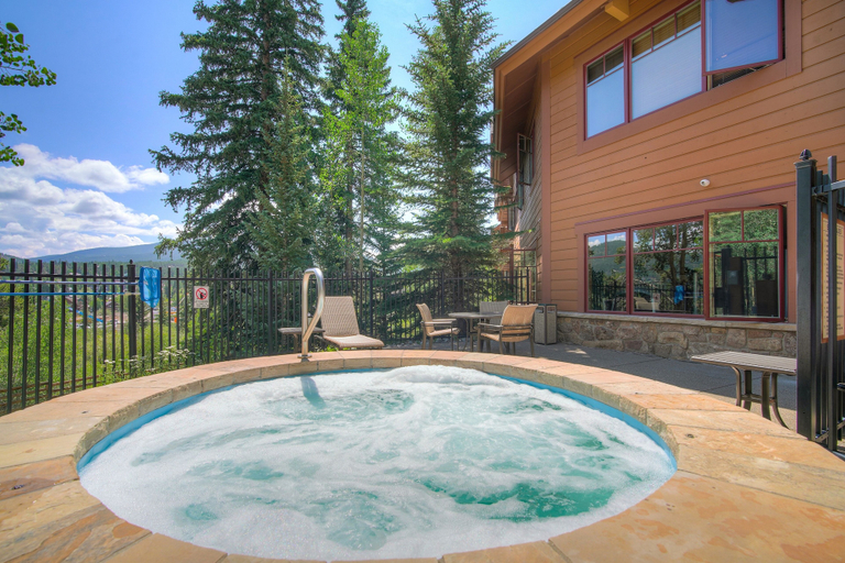 Terrace/patio, Spacious Upstairs Townhome With Private Garage 2 Bedroom Condo, Summit